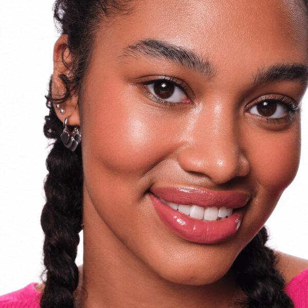 Rouge à lèvres brillant Essence Cosmetics pigmenté intense-5